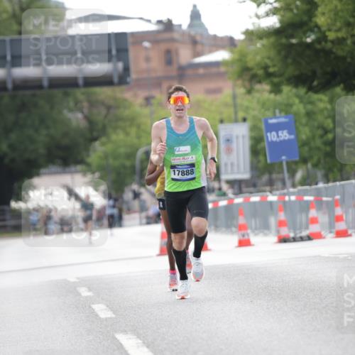 29.06.2025 - hella hamburg halbmarathon Jannik Wohlers http://msf.ph/oto/8153887 29.06.2025 09:35:11 Lombardsbrücke 36, 39, 47, 17888 meine-sportfotos.de
