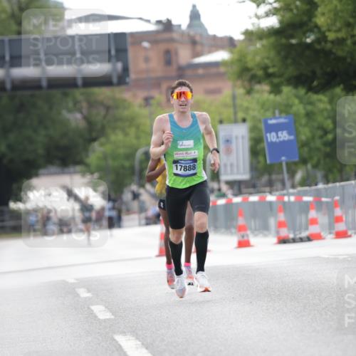 29.06.2025 - hella hamburg halbmarathon Jannik Wohlers http://msf.ph/oto/8153893 29.06.2025 09:35:11 Lombardsbrücke 36, 39, 47, 17888 meine-sportfotos.de