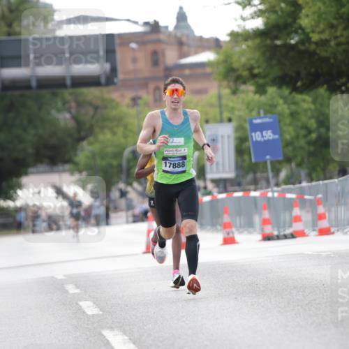 29.06.2025 - hella hamburg halbmarathon Jannik Wohlers http://msf.ph/oto/8153899 29.06.2025 09:35:11 Lombardsbrücke 36, 39, 47, 17888 meine-sportfotos.de