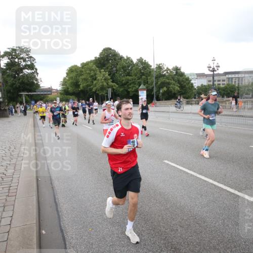 29.06.2025 - hella hamburg halbmarathon Jannik Wohlers http://msf.ph/oto/8153918 29.06.2025 10:53:15 Lombardsbrücke 1709, 1984, 2429, 3055, 3226, 4595, 4801, 5562, 5856, 5857, 6039, 6041, 6044, 6273, 6306, 6913, 6996, 7039, 7537, 7611, 7876, 7890, 9077, 9456, 9531, 9771, 9785, 11489, 11493, 11914, 12068, 12082, 12259, 12280, 12459, 13072, 13316, 13351, 14799, 14927, 15118, 15290, 15292, 15498, 15804, 15821, 15822, 16313, 16748, 16979, 17236, 17709, 18057, 18059, 18079, 18083, 18523, 18532, 18593, 18609, 18902 meine-sportfotos.de