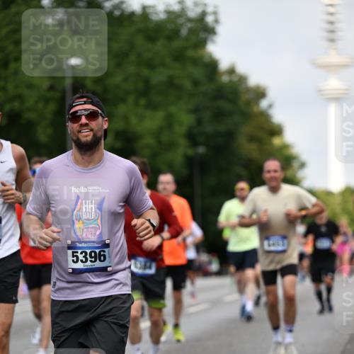 29.06.2025 - hella hamburg halbmarathon Dr. Thomas Lammeyer http://msf.ph/oto/8153925 29.06.2025 10:07:51 Kennedybrücke 1450, 1885, 2594, 2683, 2759, 4095, 4307, 4511, 4587, 5058, 5384, 5396, 5464, 5613, 6391, 6453, 7006, 7277, 7278, 7279, 7306, 7935, 8421, 8422, 8423, 8469, 8484, 9453, 9899, 10389, 11402 meine-sportfotos.de