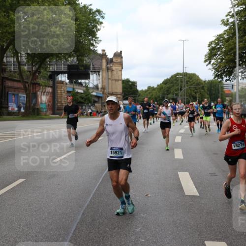 29.06.2025 - hella hamburg halbmarathon Yannick Fuchs http://msf.ph/oto/8153933 29.06.2025 10:37:48 20KM 3109, 3116, 3124, 3697, 3928, 4080, 4318, 6495, 7026, 7185, 7508, 7635, 8664, 9114, 10099, 10237, 10251, 10493, 11177, 11778, 12153, 12623, 12657, 12723, 12776, 13398, 13746, 13807, 13897, 14201, 14210, 14484, 14849, 15706, 15921, 16314, 16338, 16997, 17391, 17403, 18274, 18449, 19009, 19038, 19051, 19229 meine-sportfotos.de