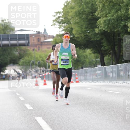29.06.2025 - hella hamburg halbmarathon Jannik Wohlers http://msf.ph/oto/8153939 29.06.2025 09:35:12 Lombardsbrücke 36, 39, 47, 17888 meine-sportfotos.de