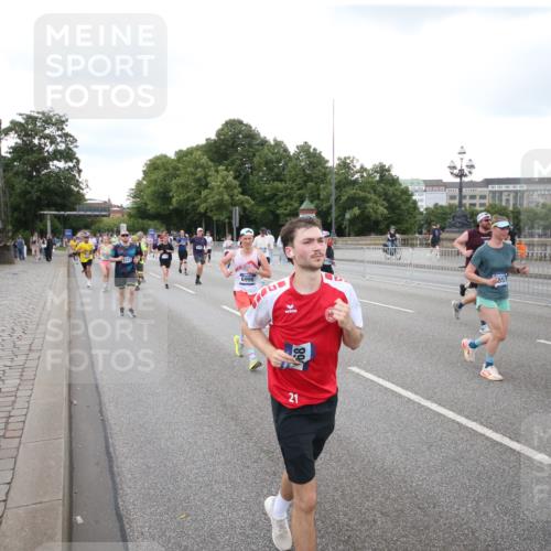 29.06.2025 - hella hamburg halbmarathon Jannik Wohlers http://msf.ph/oto/8153947 29.06.2025 10:53:15 Lombardsbrücke 1709, 1984, 2429, 3055, 3226, 4595, 4801, 5562, 5856, 5857, 6039, 6041, 6044, 6273, 6306, 6913, 6996, 7039, 7537, 7611, 7876, 7890, 9077, 9456, 9531, 9771, 9785, 11489, 11493, 11914, 12068, 12082, 12259, 12280, 12459, 13072, 13316, 13351, 14799, 14927, 15118, 15290, 15292, 15498, 15804, 15821, 15822, 16313, 16748, 16979, 17236, 17709, 18057, 18059, 18079, 18083, 18523, 18532, 18593, 18609, 18902 meine-sportfotos.de
