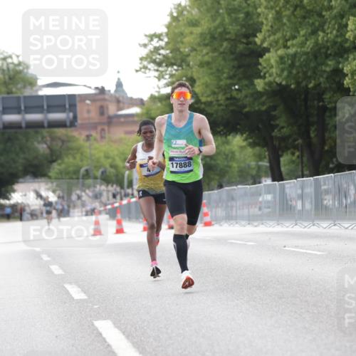 29.06.2025 - hella hamburg halbmarathon Jannik Wohlers http://msf.ph/oto/8153957 29.06.2025 09:35:12 Lombardsbrücke 36, 39, 47, 17888 meine-sportfotos.de