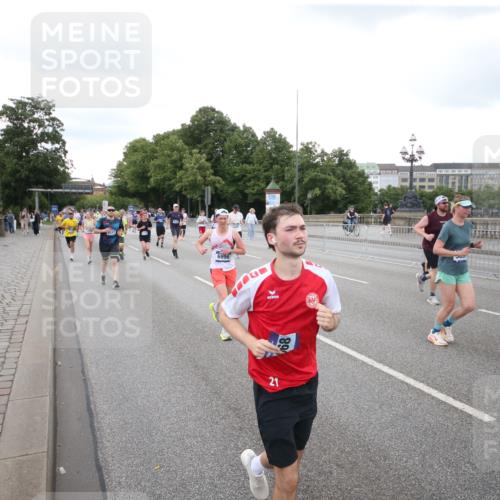 29.06.2025 - hella hamburg halbmarathon Jannik Wohlers http://msf.ph/oto/8153958 29.06.2025 10:53:16 Lombardsbrücke 1709, 1753, 1984, 2429, 3055, 4595, 4801, 5562, 5856, 5857, 6039, 6041, 6044, 6273, 6306, 6913, 6996, 7039, 7537, 7611, 7890, 9077, 9456, 9531, 9771, 9785, 11489, 11493, 11914, 12068, 12082, 12259, 12280, 12459, 13072, 13316, 13351, 14799, 14927, 15047, 15118, 15290, 15292, 15498, 15804, 15821, 15822, 16313, 16748, 16979, 17236, 17255, 17709, 18057, 18059, 18079, 18083, 18532, 18609, 18902 meine-sportfotos.de