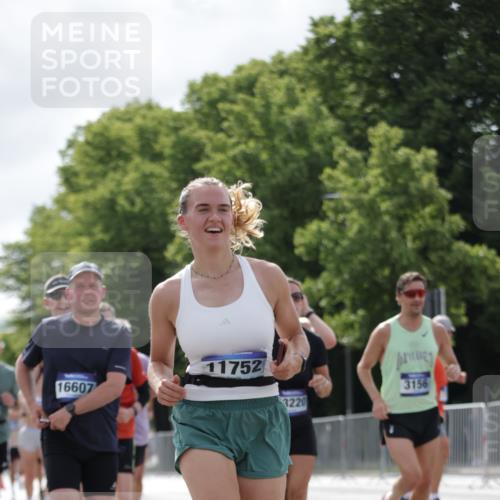 29.06.2025 - hella hamburg halbmarathon Jannik Wohlers http://msf.ph/oto/8153960 29.06.2025 10:16:03 Lombardsbrücke 1212, 1244, 1599, 2347, 3030, 3134, 3156, 3484, 3648, 3687, 4478, 4583, 5294, 6024, 6488, 7158, 7358, 7753, 8295, 8597, 8645, 8707, 8847, 9628, 9664, 9810, 10076, 10139, 10141, 10183, 10575, 11344, 11345, 11752, 12572, 12911, 13215, 13220, 13610, 13712, 13727, 13835, 14857, 15332, 15388, 15487, 16098, 16100, 16186, 16199, 16456, 16607, 16740, 17422, 17592, 17694, 17806, 17838, 17854, 17942 meine-sportfotos.de