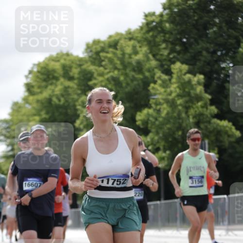 29.06.2025 - hella hamburg halbmarathon Jannik Wohlers http://msf.ph/oto/8153961 29.06.2025 10:16:03 Lombardsbrücke 1212, 1244, 1599, 2347, 3030, 3134, 3156, 3484, 3648, 3687, 4478, 4583, 5294, 6024, 6488, 7158, 7358, 7753, 8295, 8597, 8645, 8707, 8847, 9628, 9664, 9810, 10076, 10139, 10141, 10183, 10575, 11344, 11345, 11752, 12572, 12911, 13215, 13220, 13610, 13712, 13727, 13835, 14857, 15332, 15388, 15487, 16098, 16100, 16186, 16199, 16456, 16607, 16740, 17422, 17592, 17694, 17806, 17838, 17854, 17942 meine-sportfotos.de