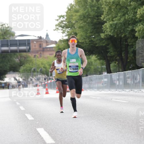 29.06.2025 - hella hamburg halbmarathon Jannik Wohlers http://msf.ph/oto/8153966 29.06.2025 09:35:12 Lombardsbrücke 36, 39, 47, 17888 meine-sportfotos.de