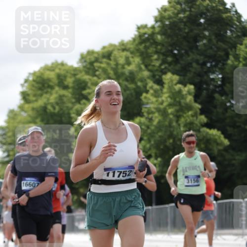 29.06.2025 - hella hamburg halbmarathon Jannik Wohlers http://msf.ph/oto/8153972 29.06.2025 10:16:03 Lombardsbrücke 1212, 1244, 1599, 2347, 3030, 3134, 3156, 3484, 3648, 3687, 4478, 4583, 5294, 6024, 6488, 7158, 7358, 7753, 8295, 8597, 8645, 8707, 8847, 9628, 9664, 9810, 10076, 10139, 10141, 10183, 10575, 11344, 11345, 11752, 12572, 12911, 13215, 13220, 13610, 13712, 13727, 13835, 14857, 15332, 15388, 15487, 16098, 16100, 16186, 16199, 16456, 16607, 16740, 17422, 17592, 17694, 17806, 17838, 17854, 17942 meine-sportfotos.de