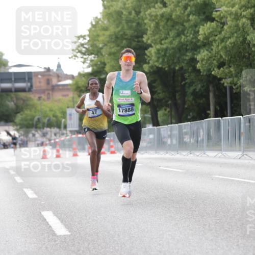 29.06.2025 - hella hamburg halbmarathon Jannik Wohlers http://msf.ph/oto/8153976 29.06.2025 09:35:13 Lombardsbrücke 36, 39, 47, 17888 meine-sportfotos.de