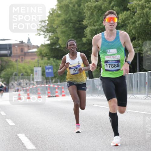 29.06.2025 - hella hamburg halbmarathon Jannik Wohlers http://msf.ph/oto/8153999 29.06.2025 09:35:14 Lombardsbrücke 36, 39, 47, 17888 meine-sportfotos.de