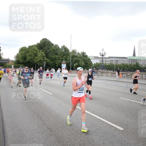 29.06.2025 - hella hamburg halbmarathon Jannik Wohlers http://msf.ph/oto/8154001 29.06.2025 10:53:17 Lombardsbrücke 1709, 1753, 1984, 2079, 2429, 3055, 4595, 4801, 5430, 5562, 5856, 5857, 6039, 6041, 6044, 6273, 6306, 6913, 6996, 7039, 7537, 7611, 7890, 9077, 9456, 9531, 9771, 9785, 11489, 11493, 12068, 12082, 12259, 12280, 12459, 13072, 13316, 13351, 14799, 14927, 15047, 15118, 15290, 15292, 15498, 15804, 15821, 15822, 16313, 16748, 16979, 17236, 17255, 17709, 18057, 18059, 18079, 18083, 18532, 18609, 18902 meine-sportfotos.de