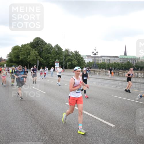 29.06.2025 - hella hamburg halbmarathon Jannik Wohlers http://msf.ph/oto/8154010 29.06.2025 10:53:17 Lombardsbrücke 1709, 1753, 1984, 2079, 2429, 3055, 4595, 4801, 5430, 5562, 5856, 5857, 6039, 6041, 6044, 6273, 6306, 6913, 6996, 7039, 7537, 7611, 7890, 9077, 9456, 9531, 9771, 9785, 11489, 11493, 12068, 12082, 12259, 12280, 12459, 13072, 13316, 13351, 14799, 14927, 15047, 15118, 15290, 15292, 15498, 15804, 15821, 15822, 16313, 16748, 16979, 17236, 17255, 17709, 18057, 18059, 18079, 18083, 18532, 18609, 18902 meine-sportfotos.de