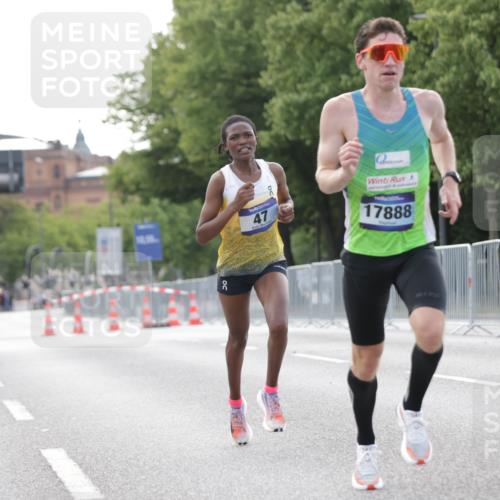 29.06.2025 - hella hamburg halbmarathon Jannik Wohlers http://msf.ph/oto/8154011 29.06.2025 09:35:14 Lombardsbrücke 36, 39, 47, 17888 meine-sportfotos.de