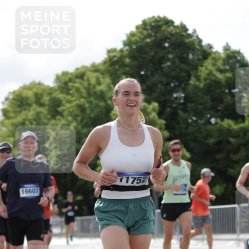29.06.2025 - hella hamburg halbmarathon Jannik Wohlers http://msf.ph/oto/8154015 29.06.2025 10:16:04 Lombardsbrücke 1212, 1244, 1599, 2347, 2912, 3030, 3134, 3156, 3484, 3648, 3687, 4478, 4583, 5294, 6024, 6488, 7158, 7358, 7753, 8295, 8597, 8645, 8707, 8847, 8857, 9628, 9664, 9810, 10076, 10139, 10141, 10183, 10575, 11236, 11344, 11345, 11752, 12572, 12872, 12911, 13215, 13220, 13610, 13712, 13727, 13835, 13859, 14857, 15332, 15388, 15487, 16098, 16100, 16186, 16199, 16456, 16607, 16740, 17422, 17694, 17806, 17838, 17854, 17942 meine-sportfotos.de