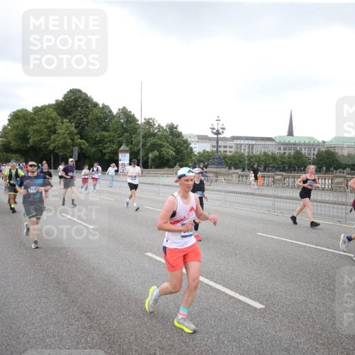 29.06.2025 - hella hamburg halbmarathon Jannik Wohlers http://msf.ph/oto/8154019 29.06.2025 10:53:17 Lombardsbrücke 1709, 1753, 1984, 2079, 2429, 3055, 4595, 4801, 5430, 5562, 5856, 5857, 6039, 6041, 6044, 6273, 6306, 6913, 6996, 7039, 7537, 7611, 7890, 9077, 9456, 9531, 9771, 9785, 11489, 11493, 12068, 12082, 12259, 12280, 12459, 13072, 13316, 13351, 14799, 14927, 15047, 15118, 15290, 15292, 15498, 15804, 15821, 15822, 16313, 16748, 16979, 17236, 17255, 17709, 18057, 18059, 18079, 18083, 18532, 18609, 18902 meine-sportfotos.de