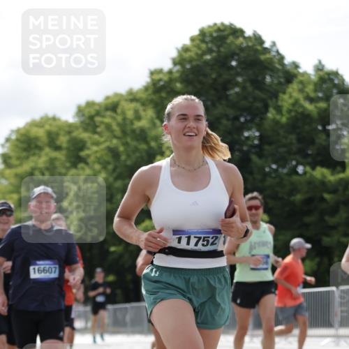 29.06.2025 - hella hamburg halbmarathon Jannik Wohlers http://msf.ph/oto/8154021 29.06.2025 10:16:04 Lombardsbrücke 1212, 1244, 1599, 2347, 2912, 3030, 3134, 3156, 3484, 3648, 3687, 4478, 4583, 5294, 6024, 6488, 7158, 7358, 7753, 8295, 8597, 8645, 8707, 8847, 8857, 9628, 9664, 9810, 10076, 10139, 10141, 10183, 10575, 11236, 11344, 11345, 11752, 12572, 12872, 12911, 13215, 13220, 13610, 13712, 13727, 13835, 13859, 14857, 15332, 15388, 15487, 16098, 16100, 16186, 16199, 16456, 16607, 16740, 17422, 17694, 17806, 17838, 17854, 17942 meine-sportfotos.de