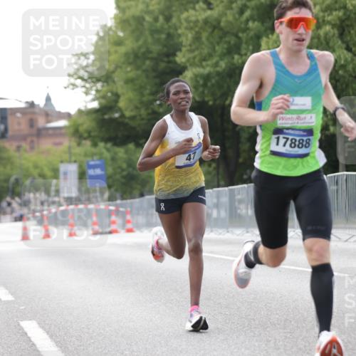 29.06.2025 - hella hamburg halbmarathon Jannik Wohlers http://msf.ph/oto/8154033 29.06.2025 09:35:14 Lombardsbrücke 36, 39, 47, 17888 meine-sportfotos.de