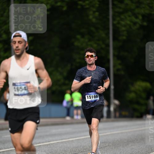 29.06.2025 - hella hamburg halbmarathon Dr. Thomas Lammeyer http://msf.ph/oto/8154040 29.06.2025 09:42:26 Kennedybrücke 51, 4524, 6699, 11342 meine-sportfotos.de