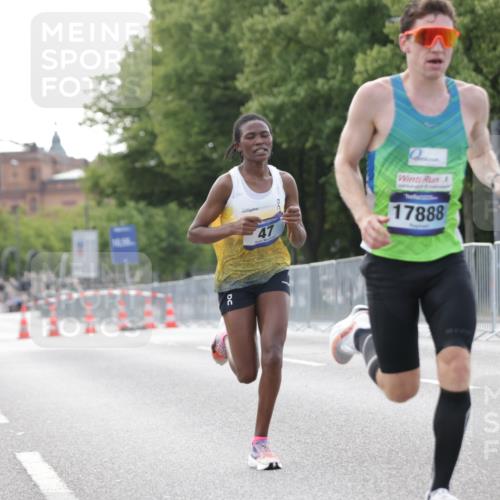 29.06.2025 - hella hamburg halbmarathon Jannik Wohlers http://msf.ph/oto/8154042 29.06.2025 09:35:14 Lombardsbrücke 36, 39, 47, 17888 meine-sportfotos.de