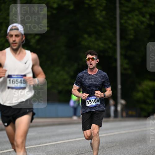 29.06.2025 - hella hamburg halbmarathon Dr. Thomas Lammeyer http://msf.ph/oto/8154043 29.06.2025 09:42:27 Kennedybrücke 51, 4524, 6699, 11342 meine-sportfotos.de
