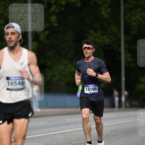 29.06.2025 - hella hamburg halbmarathon Dr. Thomas Lammeyer http://msf.ph/oto/8154049 29.06.2025 09:42:27 Kennedybrücke 51, 4524, 6699, 11342 meine-sportfotos.de