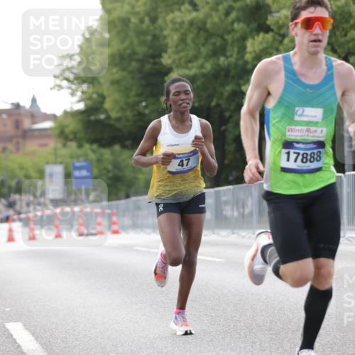 29.06.2025 - hella hamburg halbmarathon Jannik Wohlers http://msf.ph/oto/8154050 29.06.2025 09:35:14 Lombardsbrücke 36, 39, 47, 17888 meine-sportfotos.de