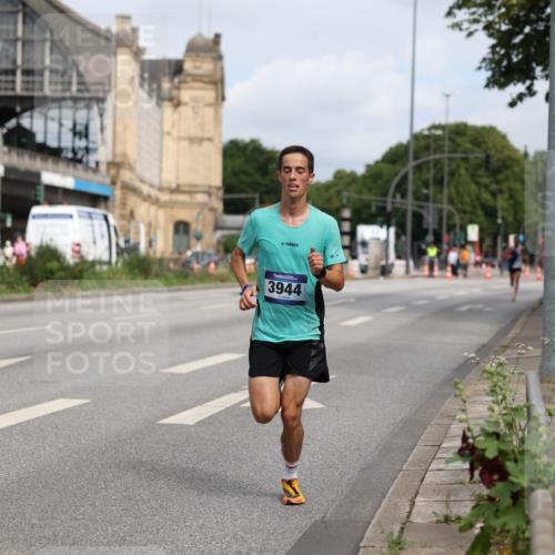 29.06.2025 - hella hamburg halbmarathon Yannick Fuchs http://msf.ph/oto/8154055 29.06.2025 10:12:10 20KM 3944, 11409, 11864 meine-sportfotos.de