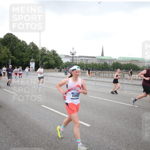 29.06.2025 - hella hamburg halbmarathon Jannik Wohlers http://msf.ph/oto/8154056 29.06.2025 10:53:17 Lombardsbrücke 1709, 1753, 1984, 2079, 2429, 3055, 4595, 4801, 5430, 5562, 5856, 5857, 6039, 6041, 6044, 6273, 6306, 6913, 6996, 7039, 7537, 7611, 7890, 9077, 9456, 9531, 9771, 9785, 11489, 11493, 12068, 12082, 12259, 12280, 12459, 13072, 13316, 13351, 14799, 14927, 15047, 15118, 15290, 15292, 15498, 15804, 15821, 15822, 16313, 16748, 16979, 17236, 17255, 17709, 18057, 18059, 18079, 18083, 18532, 18609, 18902 meine-sportfotos.de