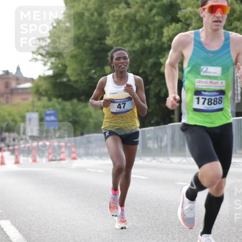 29.06.2025 - hella hamburg halbmarathon Jannik Wohlers http://msf.ph/oto/8154059 29.06.2025 09:35:14 Lombardsbrücke 36, 39, 47, 17888 meine-sportfotos.de
