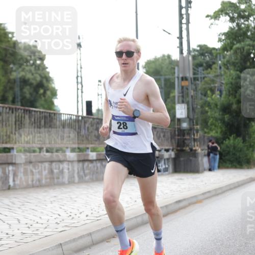 29.06.2025 - hella hamburg halbmarathon Jannik Wohlers http://msf.ph/oto/8154067 29.06.2025 09:35:24 Lombardsbrücke 28, 47, 17888 meine-sportfotos.de