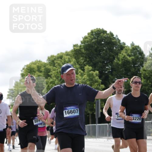 29.06.2025 - hella hamburg halbmarathon Jannik Wohlers http://msf.ph/oto/8154075 29.06.2025 10:16:05 Lombardsbrücke 1212, 1244, 1599, 1825, 2347, 2912, 3030, 3156, 3484, 3648, 3687, 4478, 4583, 5294, 6024, 6488, 7158, 7358, 7753, 8295, 8597, 8645, 8707, 8847, 8857, 9628, 9664, 9810, 10076, 10139, 10141, 10183, 10575, 11236, 11344, 11345, 11752, 12572, 12872, 12911, 13215, 13220, 13610, 13712, 13727, 13835, 13859, 14857, 15332, 15388, 15487, 16098, 16100, 16186, 16199, 16456, 16607, 16740, 17422, 17694, 17806, 17838, 17854, 17942 meine-sportfotos.de
