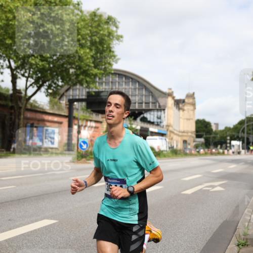29.06.2025 - hella hamburg halbmarathon Yannick Fuchs http://msf.ph/oto/8154078 29.06.2025 10:12:11 20KM 3944, 11409, 11864 meine-sportfotos.de