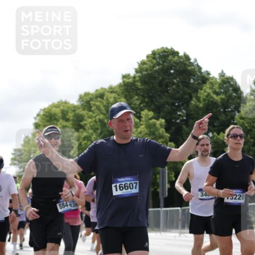 29.06.2025 - hella hamburg halbmarathon Jannik Wohlers http://msf.ph/oto/8154084 29.06.2025 10:16:05 Lombardsbrücke 1212, 1244, 1599, 1825, 2347, 2912, 3030, 3156, 3484, 3648, 3687, 4478, 4583, 5294, 6024, 6488, 7158, 7358, 7753, 8295, 8597, 8645, 8707, 8847, 8857, 9628, 9664, 9810, 10076, 10139, 10141, 10183, 10575, 11236, 11344, 11345, 11752, 12572, 12872, 12911, 13215, 13220, 13610, 13712, 13727, 13835, 13859, 14857, 15332, 15388, 15487, 16098, 16100, 16186, 16199, 16456, 16607, 16740, 17422, 17694, 17806, 17838, 17854, 17942 meine-sportfotos.de
