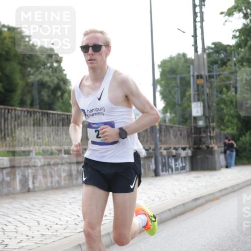 29.06.2025 - hella hamburg halbmarathon Jannik Wohlers http://msf.ph/oto/8154088 29.06.2025 09:35:24 Lombardsbrücke 28, 47, 17888 meine-sportfotos.de