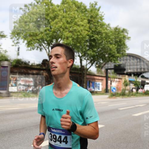 29.06.2025 - hella hamburg halbmarathon Yannick Fuchs http://msf.ph/oto/8154091 29.06.2025 10:12:11 20KM 3944, 11409, 11864 meine-sportfotos.de
