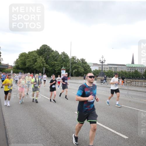 29.06.2025 - hella hamburg halbmarathon Jannik Wohlers http://msf.ph/oto/8154094 29.06.2025 10:53:18 Lombardsbrücke 1709, 1753, 1984, 2079, 2429, 3055, 4595, 4801, 5430, 5562, 5856, 5857, 6039, 6273, 6306, 6913, 6996, 7039, 7537, 7611, 7890, 9077, 9456, 9531, 9771, 9785, 11489, 11493, 12068, 12082, 12259, 12459, 13072, 13316, 13351, 14799, 14927, 15047, 15118, 15191, 15290, 15292, 15498, 15804, 15821, 15822, 16313, 16748, 16979, 17236, 17255, 17709, 18057, 18059, 18079, 18083, 18532, 18609, 18902 meine-sportfotos.de