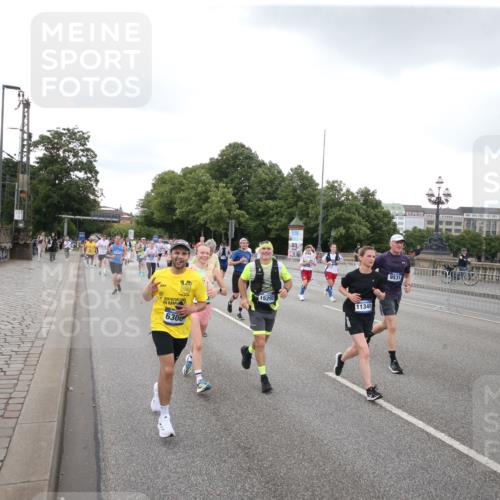 29.06.2025 - hella hamburg halbmarathon Jannik Wohlers http://msf.ph/oto/8154104 29.06.2025 10:53:20 Lombardsbrücke 1687, 1753, 2079, 2429, 3055, 4595, 4801, 5430, 5856, 5857, 6039, 6273, 6306, 6913, 6996, 7039, 7537, 7611, 7614, 7890, 9077, 9531, 9572, 9771, 11493, 12068, 12259, 12459, 13316, 14799, 14927, 15047, 15118, 15191, 15290, 15292, 15498, 15804, 15821, 15822, 16313, 16748, 17236, 17255, 17309, 17709, 18057, 18059, 18079, 18083, 18532, 18609, 18902 meine-sportfotos.de