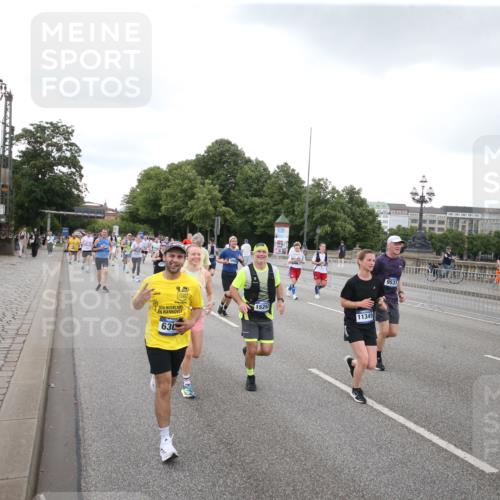 29.06.2025 - hella hamburg halbmarathon Jannik Wohlers http://msf.ph/oto/8154109 29.06.2025 10:53:20 Lombardsbrücke 1687, 1753, 2079, 2429, 3055, 4595, 4801, 5430, 5856, 5857, 6039, 6273, 6306, 6913, 6996, 7039, 7537, 7611, 7614, 7890, 9077, 9531, 9572, 9771, 11493, 12068, 12259, 12459, 13316, 14799, 14927, 15047, 15118, 15191, 15290, 15292, 15498, 15804, 15821, 15822, 16313, 16748, 17236, 17255, 17309, 17709, 18057, 18059, 18079, 18083, 18532, 18609, 18902 meine-sportfotos.de