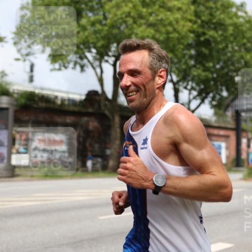 29.06.2025 - hella hamburg halbmarathon Yannick Fuchs http://msf.ph/oto/8154112 29.06.2025 10:12:19 20KM 11864 meine-sportfotos.de