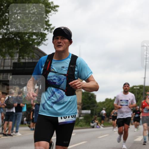 29.06.2025 - hella hamburg halbmarathon Yannick Fuchs http://msf.ph/oto/8154124 29.06.2025 10:57:47 20KM 1254, 1316, 1334, 1464, 1940, 2685, 4328, 5305, 5384, 7290, 8561, 9191, 10705, 10766, 11149, 11527, 11657, 11771, 12315, 12316, 12662, 13171, 13841, 14135, 14493, 15093, 15532, 15897, 16424, 16426, 16639, 16995, 17061, 17071, 17437, 17685, 17686, 17730, 17894, 18122, 18581, 18717 meine-sportfotos.de