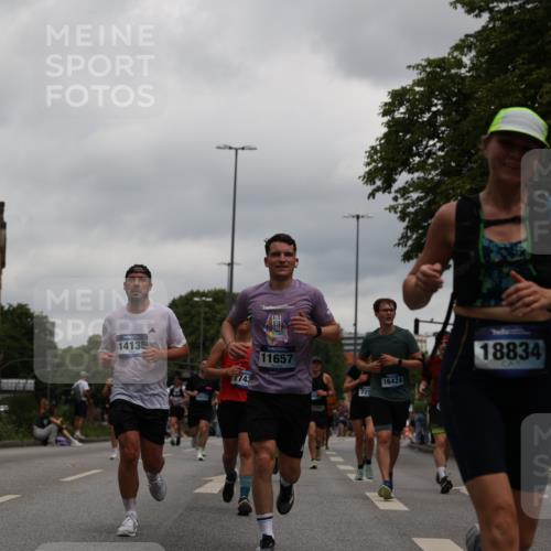 29.06.2025 - hella hamburg halbmarathon Yannick Fuchs http://msf.ph/oto/8154132 29.06.2025 10:57:47 20KM 1254, 1316, 1334, 1464, 1940, 2685, 4328, 5305, 5384, 7290, 8561, 9191, 10705, 10766, 11149, 11527, 11657, 11771, 12315, 12316, 12662, 13171, 13841, 14135, 14493, 15093, 15532, 15897, 16424, 16426, 16639, 16995, 17061, 17071, 17437, 17685, 17686, 17730, 17894, 18122, 18581, 18717 meine-sportfotos.de