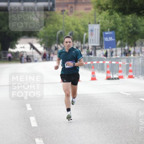 29.06.2025 - hella hamburg halbmarathon Jannik Wohlers http://msf.ph/oto/8154134 29.06.2025 09:35:28 Lombardsbrücke 28, 47, 14689, 17888 meine-sportfotos.de
