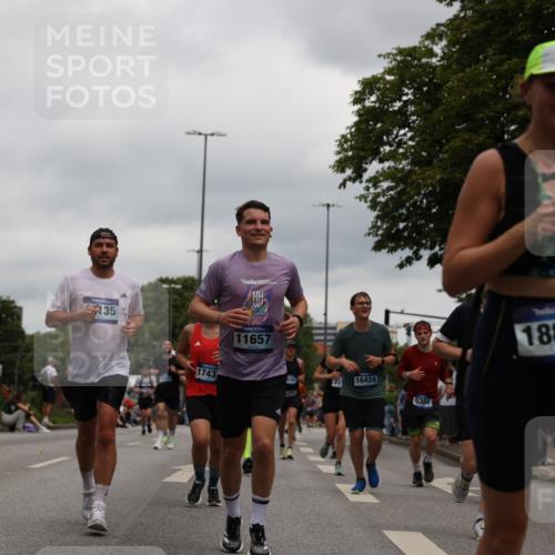 29.06.2025 - hella hamburg halbmarathon Yannick Fuchs http://msf.ph/oto/8154159 29.06.2025 10:57:47 20KM 1254, 1316, 1334, 1464, 1940, 2685, 4328, 5305, 5384, 7290, 8561, 9191, 10705, 10766, 11149, 11527, 11657, 11771, 12315, 12316, 12662, 13171, 13841, 14135, 14493, 15093, 15532, 15897, 16424, 16426, 16639, 16995, 17061, 17071, 17437, 17685, 17686, 17730, 17894, 18122, 18581, 18717 meine-sportfotos.de