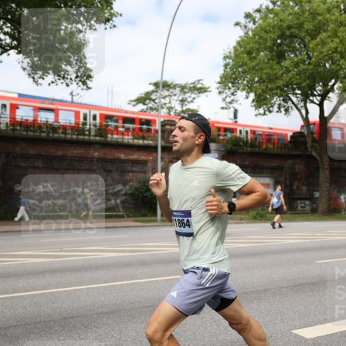 29.06.2025 - hella hamburg halbmarathon Yannick Fuchs http://msf.ph/oto/8154177 29.06.2025 10:12:34 20KM 11864, 16529 meine-sportfotos.de