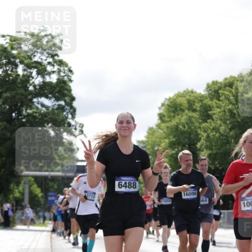 29.06.2025 - hella hamburg halbmarathon Jannik Wohlers http://msf.ph/oto/8154184 29.06.2025 10:16:10 Lombardsbrücke 1212, 1244, 1599, 1825, 2347, 2912, 3030, 3156, 3176, 3484, 3687, 4478, 5036, 5037, 6024, 6488, 7158, 7358, 7753, 8295, 8317, 8597, 8645, 8707, 8847, 8857, 9628, 9664, 9676, 9810, 10076, 10139, 10141, 10232, 10575, 11236, 11335, 11752, 12230, 12417, 12872, 12911, 13114, 13220, 13712, 13727, 13835, 13859, 14219, 14857, 16098, 16100, 16186, 16199, 16376, 16456, 16607, 16740, 16856, 17422, 17604, 17694, 17806, 17838, 17854, 17857, 17942 meine-sportfotos.de