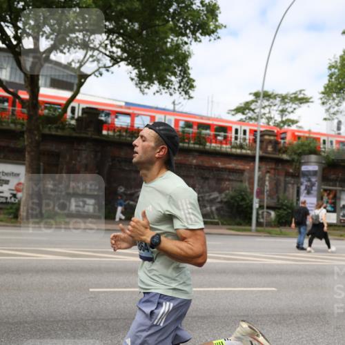 29.06.2025 - hella hamburg halbmarathon Yannick Fuchs http://msf.ph/oto/8154189 29.06.2025 10:12:34 20KM 11864, 16529 meine-sportfotos.de