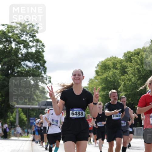 29.06.2025 - hella hamburg halbmarathon Jannik Wohlers http://msf.ph/oto/8154190 29.06.2025 10:16:10 Lombardsbrücke 1212, 1244, 1599, 1825, 2347, 2912, 3030, 3156, 3176, 3484, 3687, 4478, 5036, 5037, 6024, 6488, 7158, 7358, 7753, 8295, 8317, 8597, 8645, 8707, 8847, 8857, 9628, 9664, 9676, 9810, 10076, 10139, 10141, 10232, 10575, 11236, 11335, 11752, 12230, 12417, 12872, 12911, 13114, 13220, 13712, 13727, 13835, 13859, 14219, 14857, 16098, 16100, 16186, 16199, 16376, 16456, 16607, 16740, 16856, 17422, 17604, 17694, 17806, 17838, 17854, 17857, 17942 meine-sportfotos.de