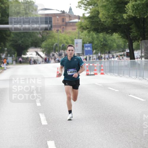 29.06.2025 - hella hamburg halbmarathon Jannik Wohlers http://msf.ph/oto/8154192 29.06.2025 09:35:29 Lombardsbrücke 28, 47, 14689, 17888 meine-sportfotos.de